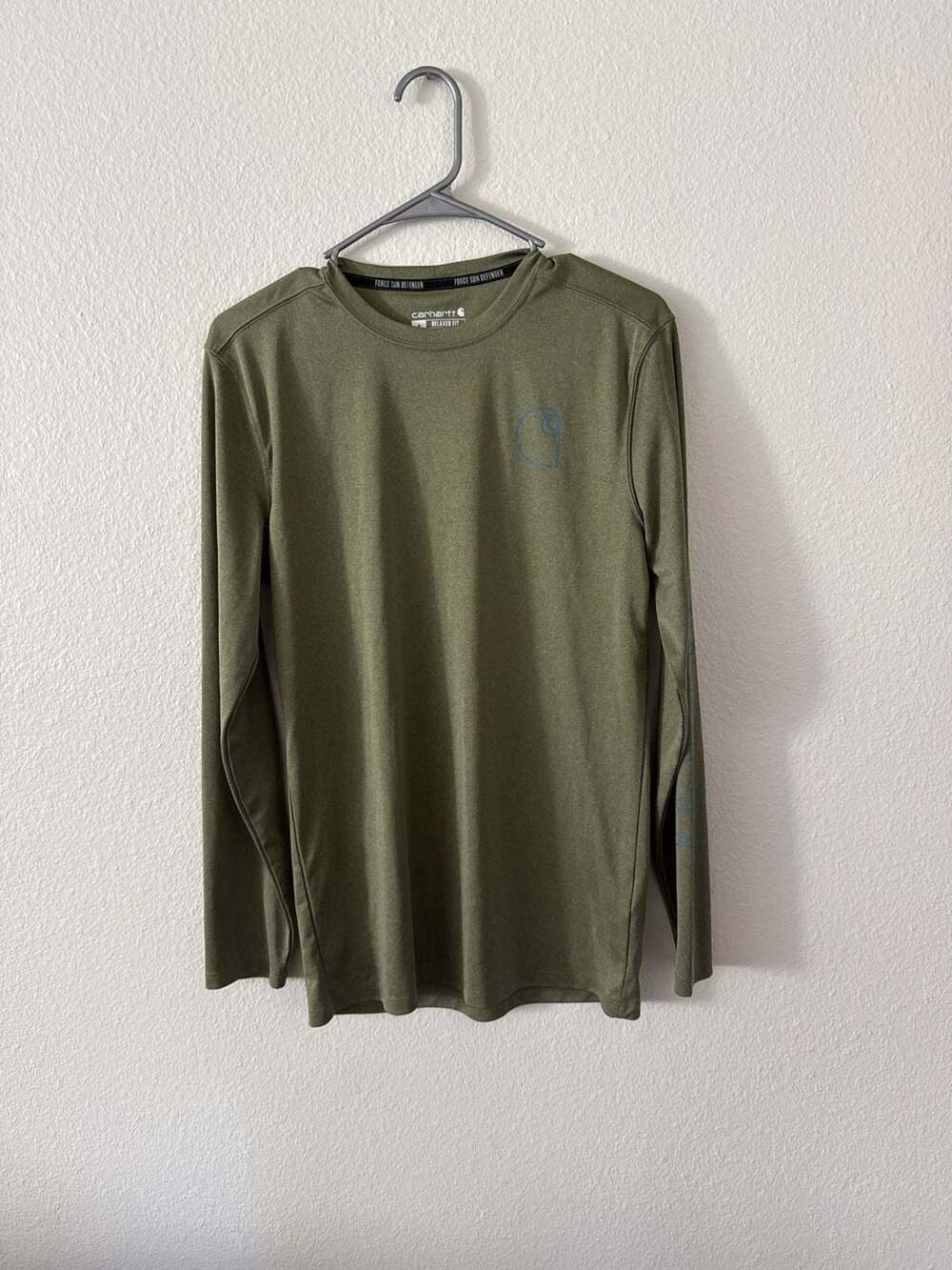 Carhartt sun defender size small